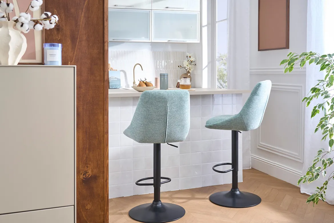 Tabourets de bar réglables pivotants 360° en tissu effet velours texturé vert céladon et métal (lot de 2) ALESS