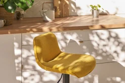 Tabourets de bar réglables pivotants 360° en tissu effet velours texturé jaune moutarde et métal (lot de 2) BOOST
