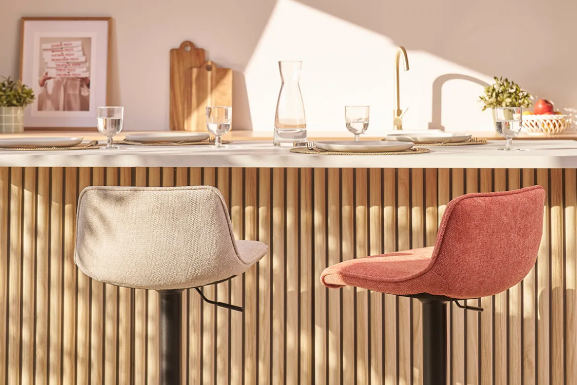 Tabourets de bar réglables pivotants 360° en tissu effet velours texturé beige et métal noir (lot de 2) BOOST