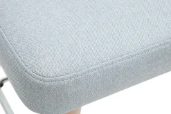 Tabourets de bar scandinaves pivotants 360° en tissu gris clair et bois hêtre massif H65 cm (lot de 2) HASTA