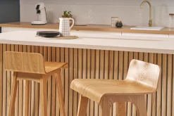 Tabourets de bar scandinaves en bois clair H75 cm (lot de 2) BALTIK
