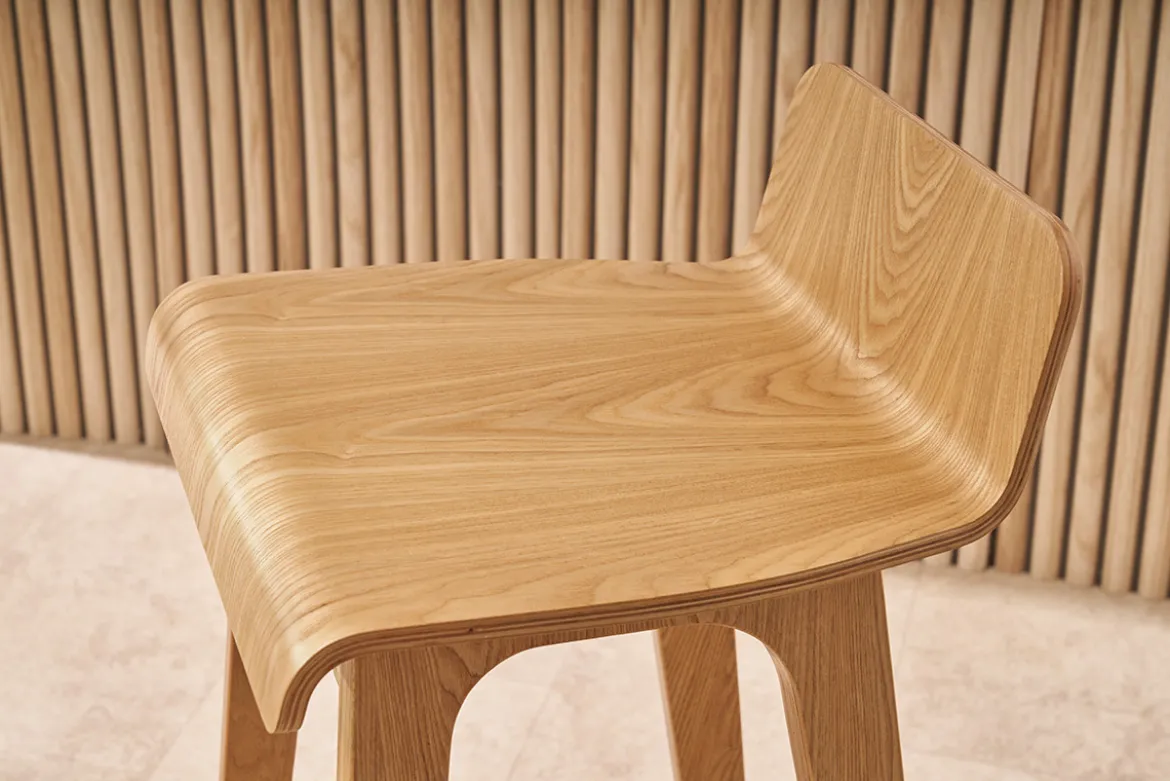 Tabourets de bar scandinaves en bois clair H75 cm (lot de 2) BALTIK