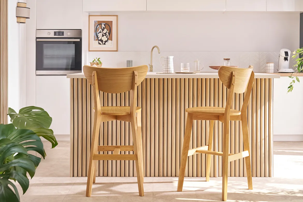 Tabourets de bar scandinaves finition chêne H65 cm (lot de 2) LEENA
