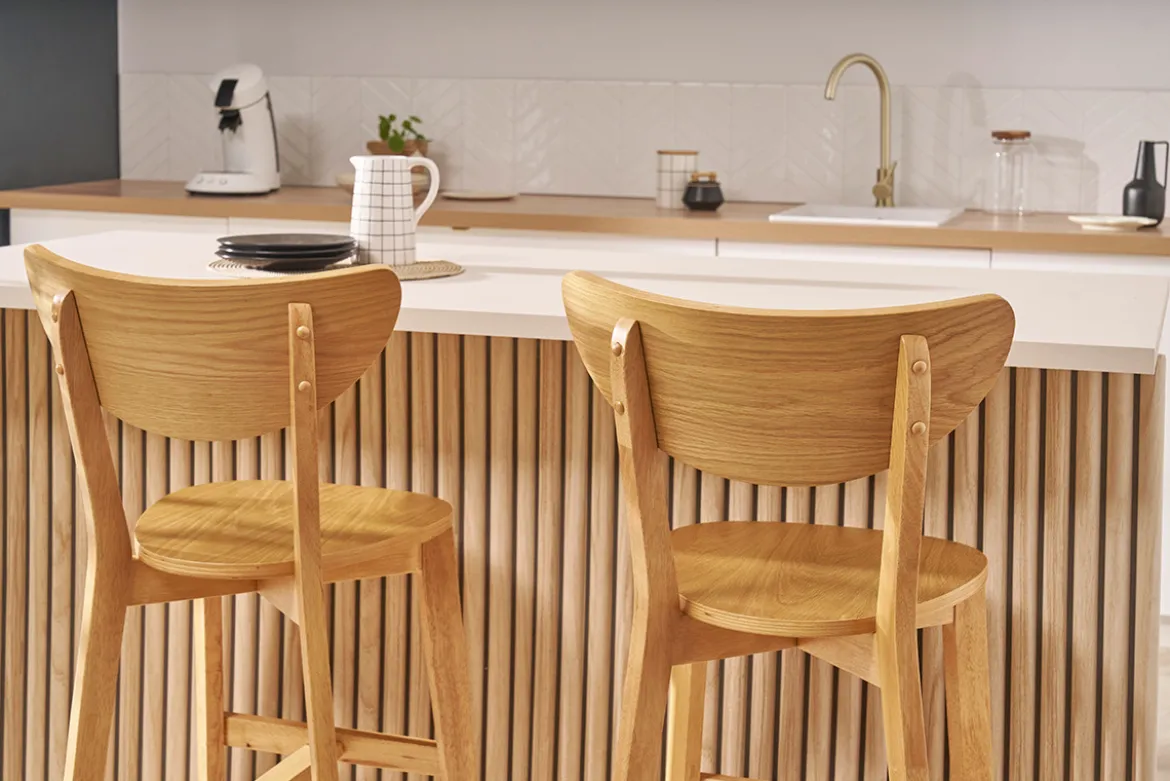 Tabourets de bar scandinaves finition chêne H65 cm (lot de 2) LEENA