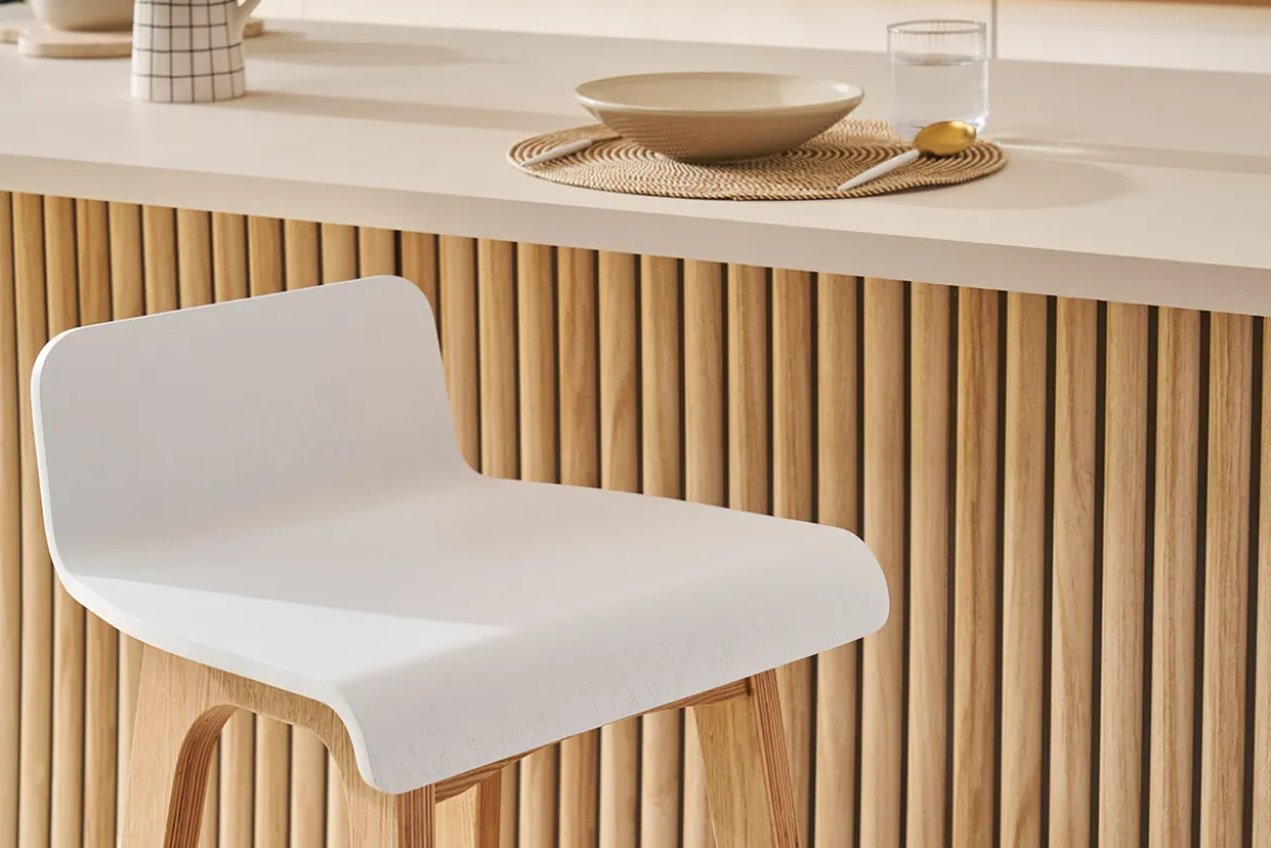 Tabourets de bar scandinaves blancs et bois clair H75 cm (lot de 2) BALTIK