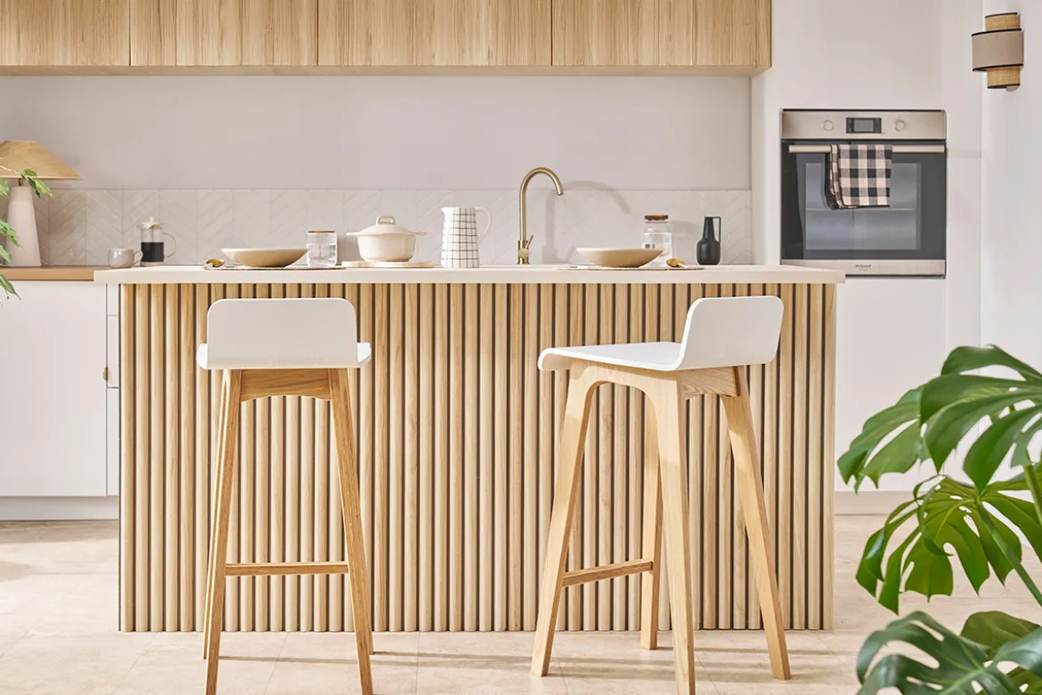 Tabourets de bar scandinaves blancs et bois clair H75 cm (lot de 2) BALTIK