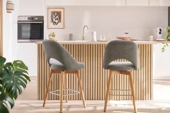 Tabourets de bar scandinaves tissu effet velours texturé gris et hévéa massif 65 cm (lot de 2) COSETTE