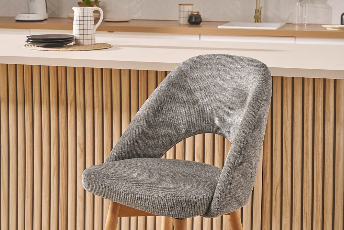 Tabourets de bar scandinaves tissu effet velours texturé gris et hévéa massif 65 cm (lot de 2) COSETTE