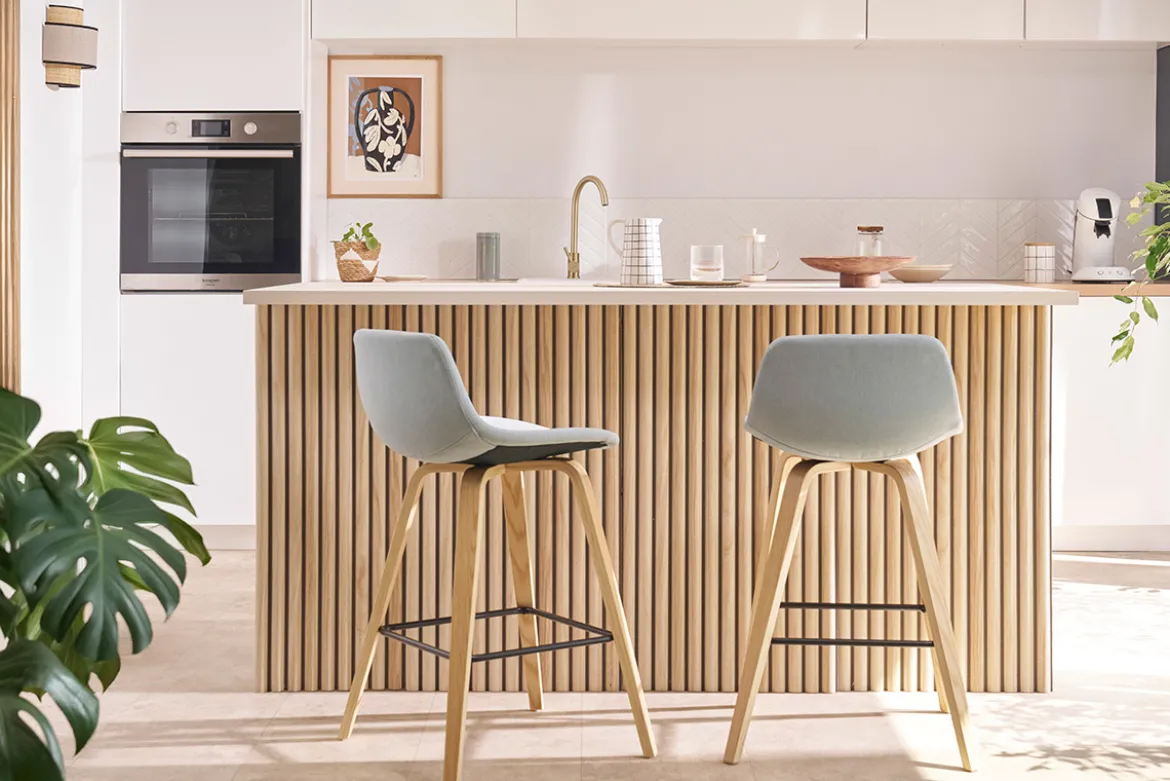 Tabourets de bar scandinaves gris clair et bois H65 cm (lot de 2) NONIE