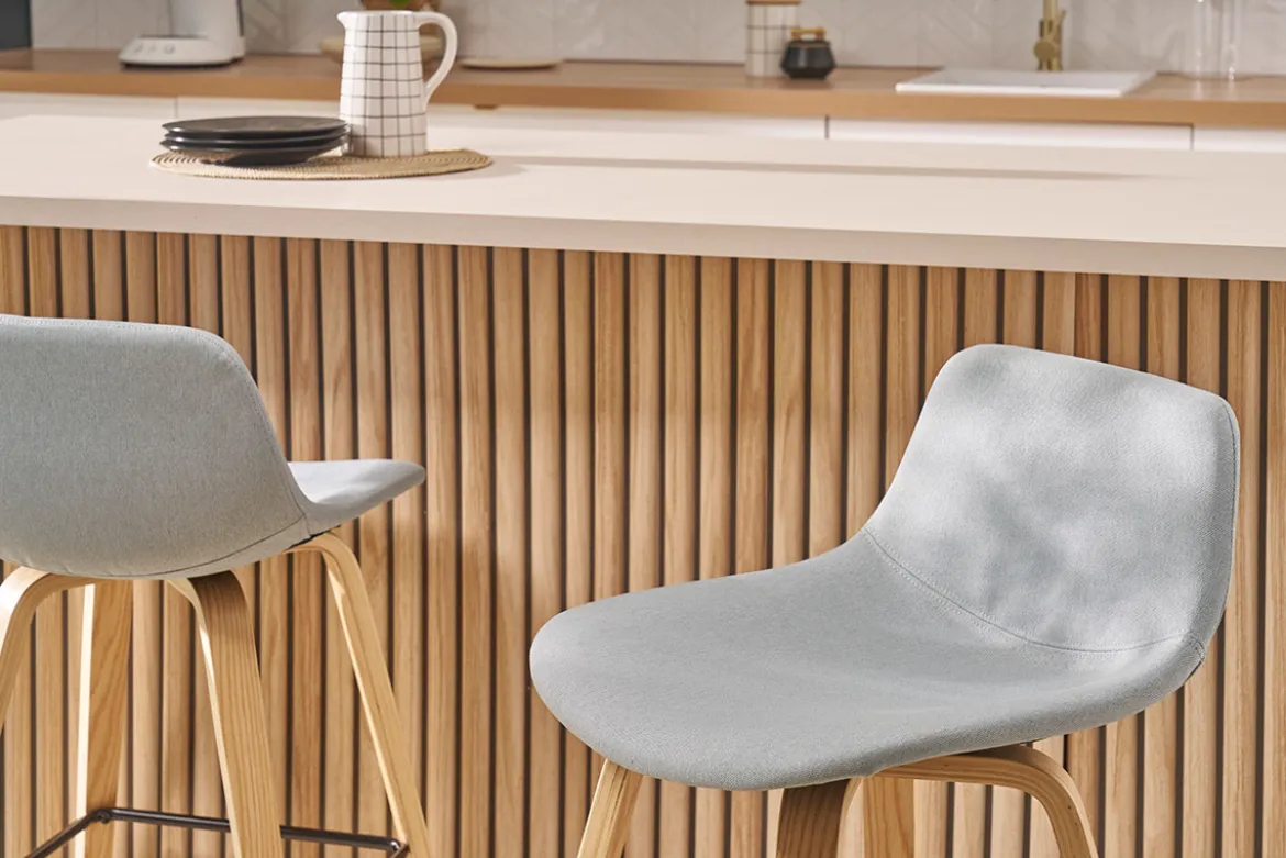 Tabourets de bar scandinaves gris clair et bois H65 cm (lot de 2) NONIE