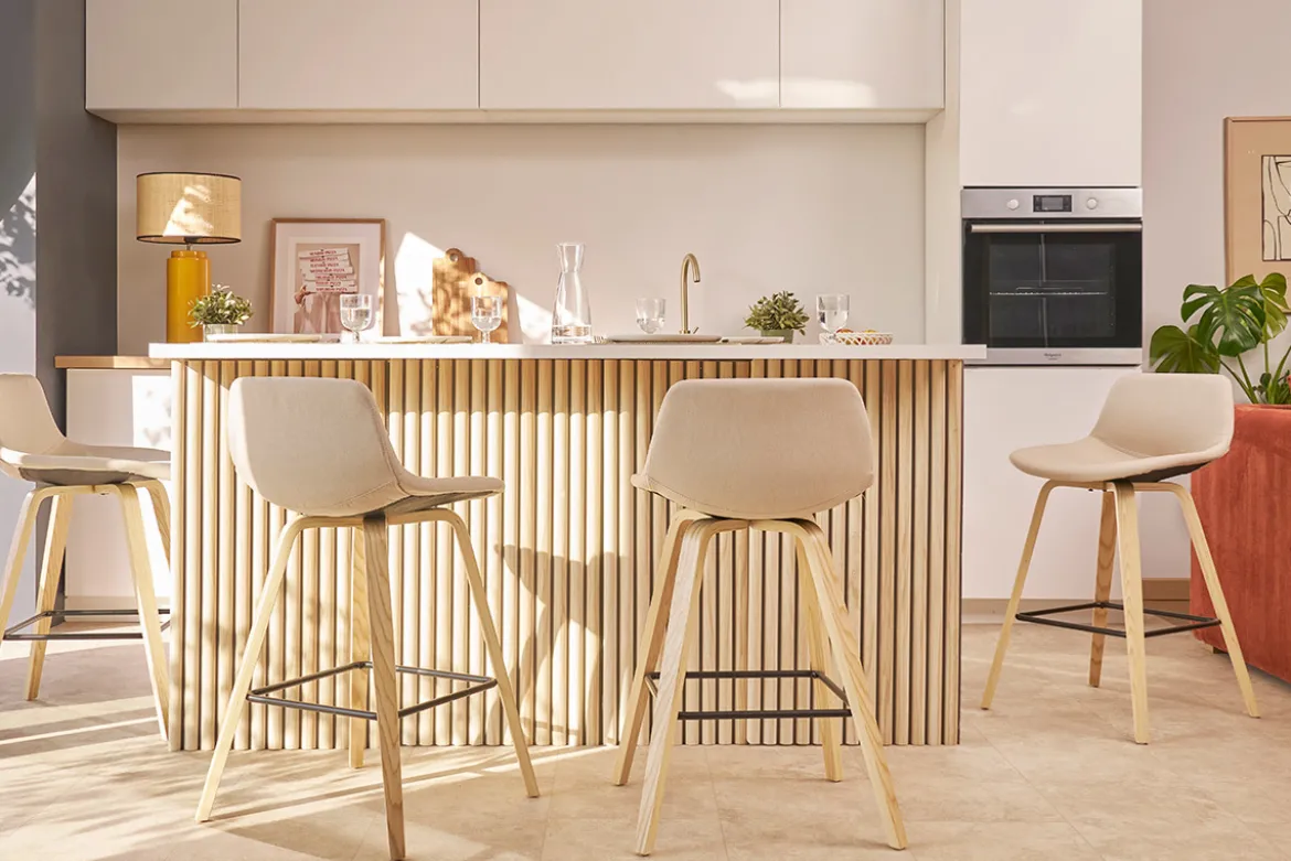 Tabourets de bar scandinaves beige et bois clair H65 cm (lot de 2) NONIE