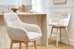 Tabourets de bar scandinaves pivotants 360° en tissu effet velours texturé beige et bois clair H65 cm (lot de 2) ALESS