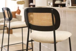 Tabourets design en tissu effet velours texturé beige, métal noir et cannage rotin (lot de 2) MIRANDA
