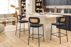 Tabourets design en velours noir, métal noir et cannage rotin (lot de 2) MIRANDA