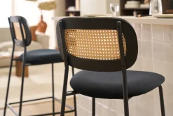 Tabourets design en velours noir, métal noir et cannage rotin (lot de 2) MIRANDA